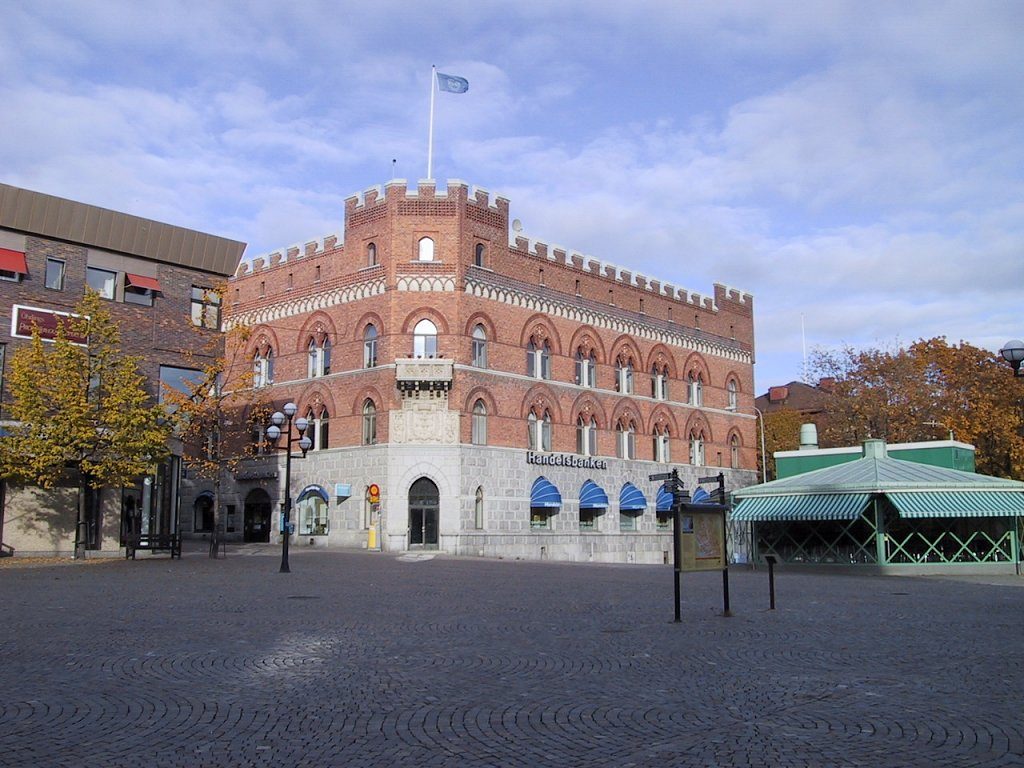 Örnsköldsviks torg där starten för High Coast Ultra gick vid midnatt